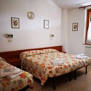 Camera tripla classica